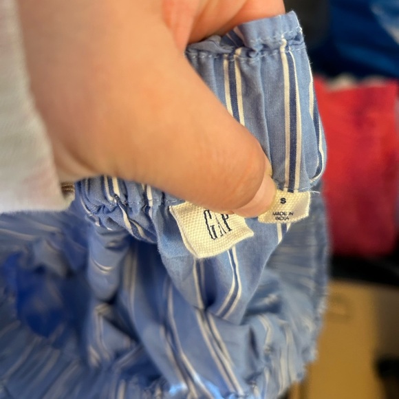 GAP SMOCKED OFF SHOULDER BLOUSE - Picture 2 of 4